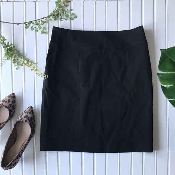 Banana Republic Dresses & Skirts - Banana republic pencil skirt black NWT